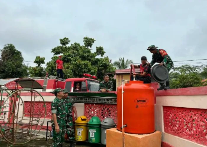 Kodim 0310/SS Gelar Aksi Sosial Salurkan Air Bersih di Tanjung Ampalu
