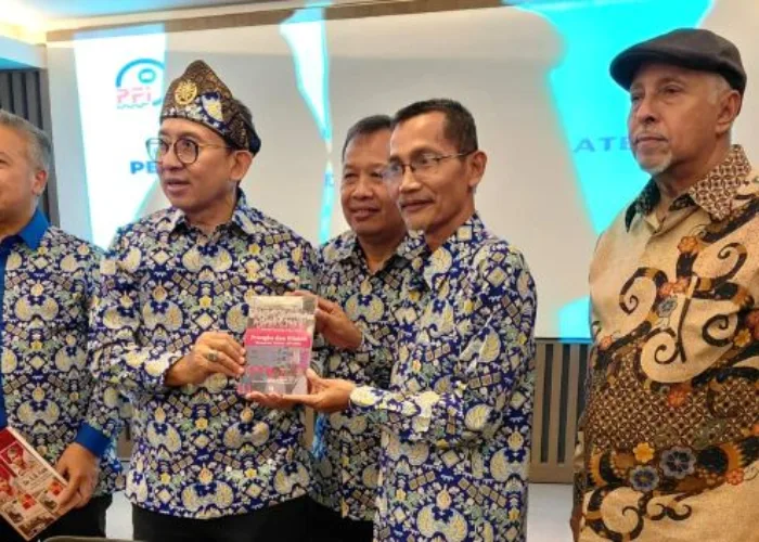 Menteri Kebudayaan Fadli Zon: Satu Prangko, Selembar Kartu Pos, Banyak Cerita Bisa Digali dan Diketahui