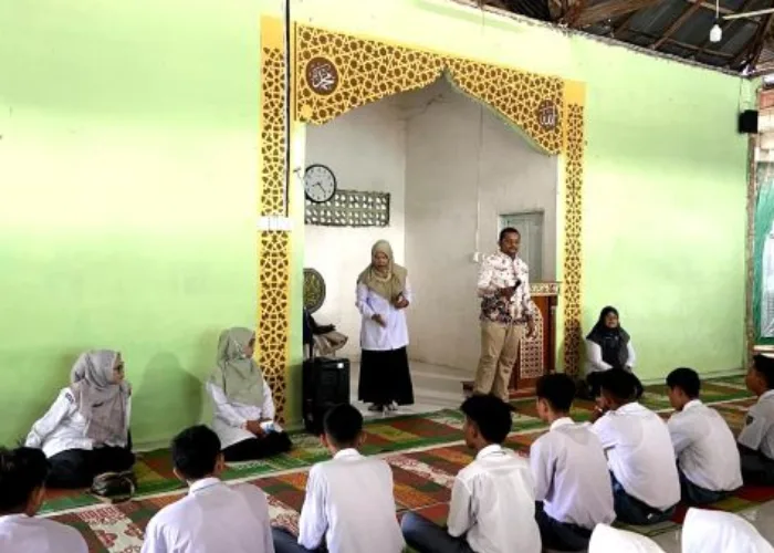 Tingkatkan Kesadaran Demokrasi dan Edukasi Pemilih Pemula, KPU Kota Padang Sambangi MAN 3