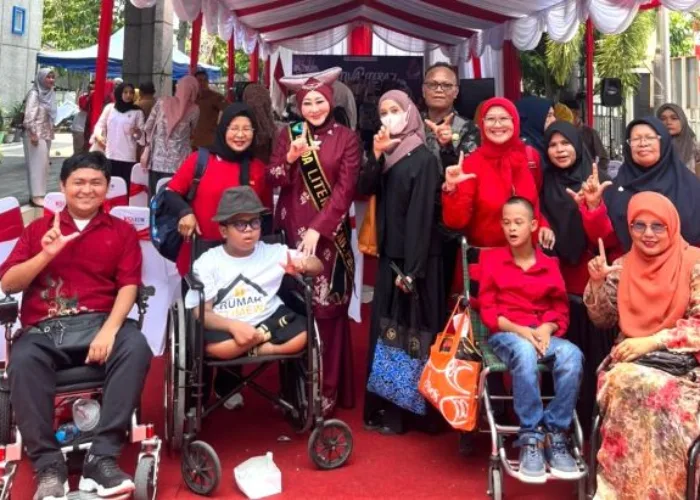 Lisda Hendrajoni Dianugerahi Bunda Literasi Sumatera Barat