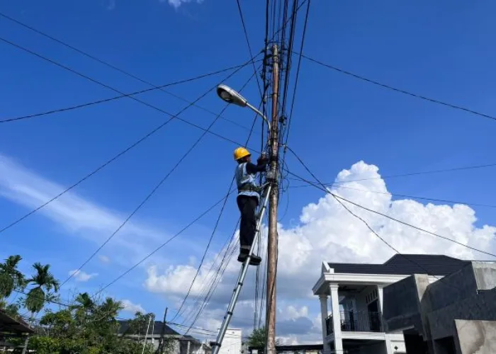 Pastikan Infrastruktur Telekomunikasi Terjaga, PLN Icon Plus Lakukan Pemeliharaan Jaringan Fiber Optik di Mempura