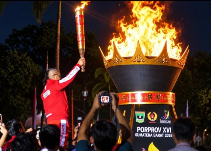 Hujan Deras Tak Padamkan Semangat Porprov XVI Sumbar, Api Obor Tetap Menyala