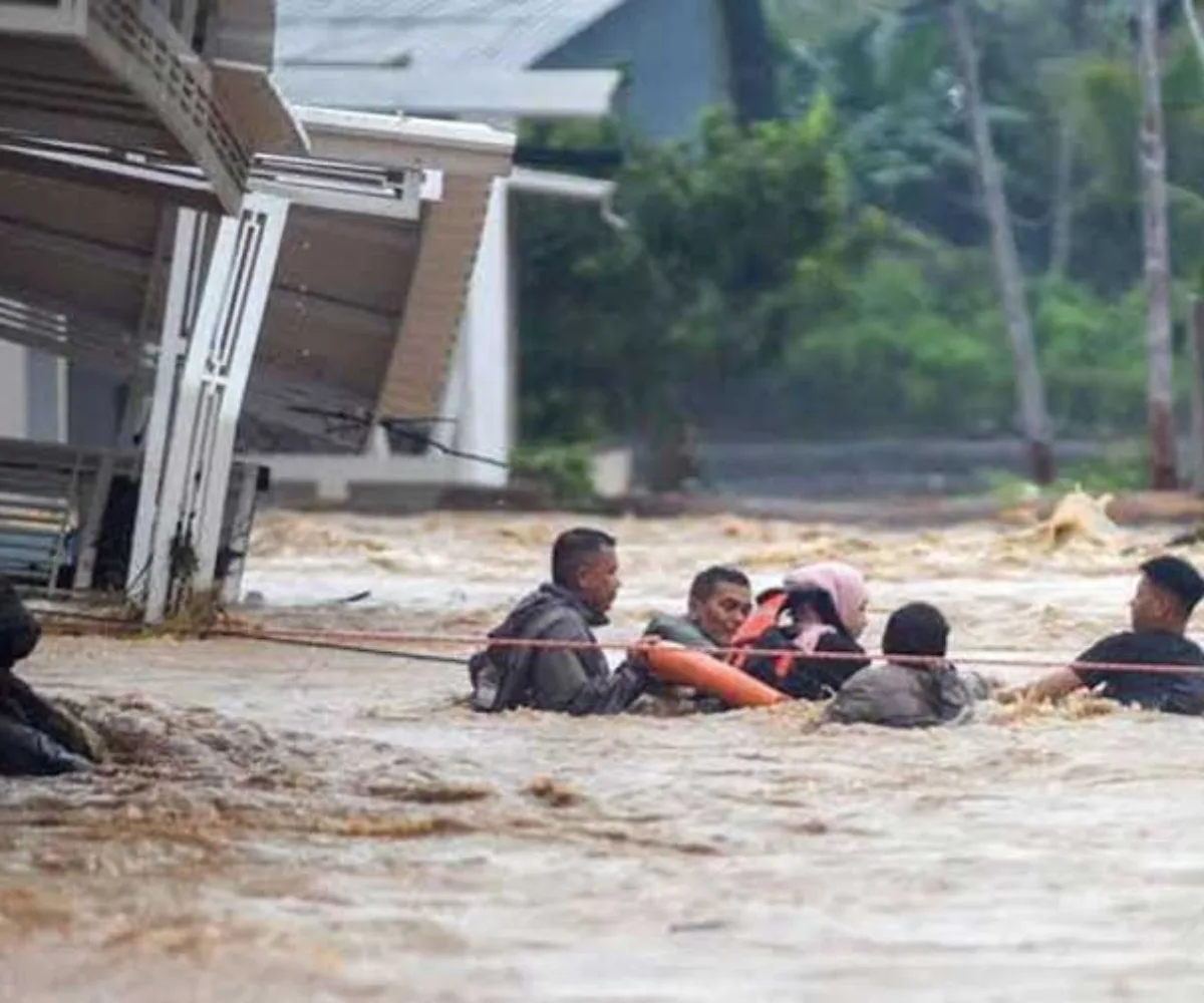 Banjir Rendam 120 Rumah di Padang, Akses Jalan Guo Putus, Ratusan Warga Dievakuasi