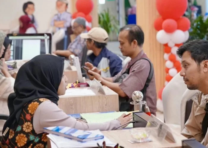 Di Tengah Kesibukan, Warga Manfaatkan PELATARAN untuk Urusan Pertanahan saat Akhir Pekan