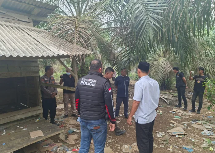 Polres Dharmasraya Gerebek Pondok Sawit Diduga Jadi Lokasi Pesta Sabu, Ratusan Peralatan Ditemukan