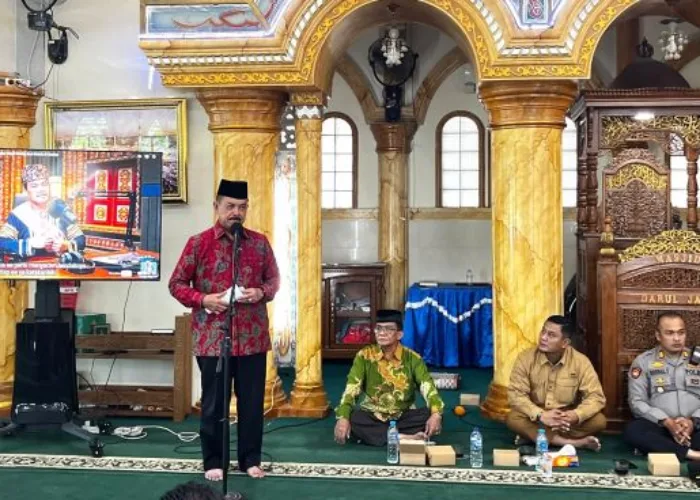 Fauzi Bahar Hadiri Penyerahan Dana Operasional RT/RW se-Kecamatan Padang Timur