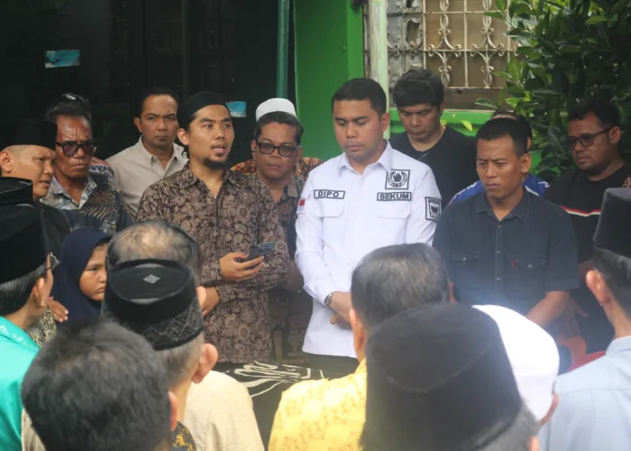 Anandya Dipo Ikut Melepas Jenazah Rika Rizkina Lubis, Istri Pengurus KONI Sumbar