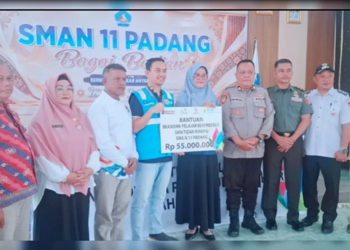 PLN Indonesia Power UBP Teluk Sirih Kucurkan Beasiswa Rp55 Juta untuk 55 Siswa SMAN 11 Padang