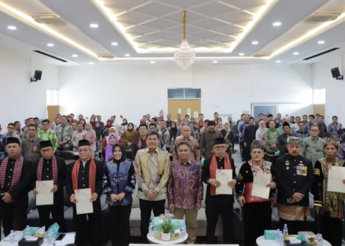 Kanwil BPN Sumbar Serahkan 7 Sertipikat HPL Tanah Ulayat kepada Masyarakat Hukum Adat