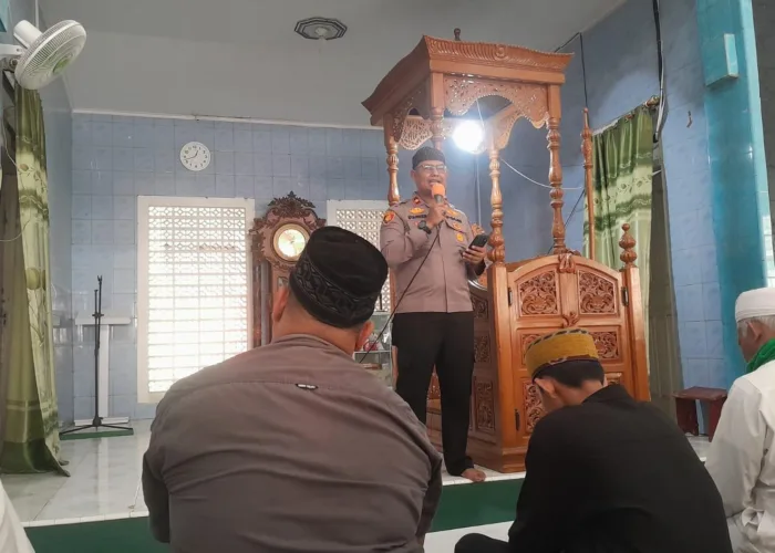 Wakapolres Pessel Kompol Syafrizen Ajak Jamaah Masjid Raya Painan Bersama Jaga Kamtibmas, Waspadai Narkoba dan Judi