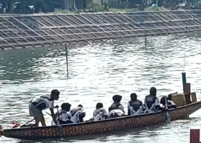 Hari Pertama Porprov XVI, Tim Dayung Putri Pessel Sabet Emas di Kanal Haji Agus Salim Padang