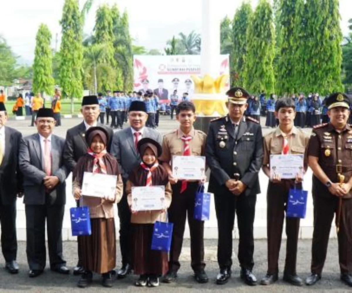 Pemkab Dharmasraya Salurkan Beasiswa untuk 211 Siswa Berprestasi