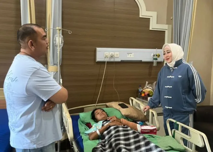 Lisda Hendrajoni Jenguk Atlet Paralayang Pessel yang Kecelakaan, Biaya Pengobatan Ditanggung BPJS Ketenagakerjaan