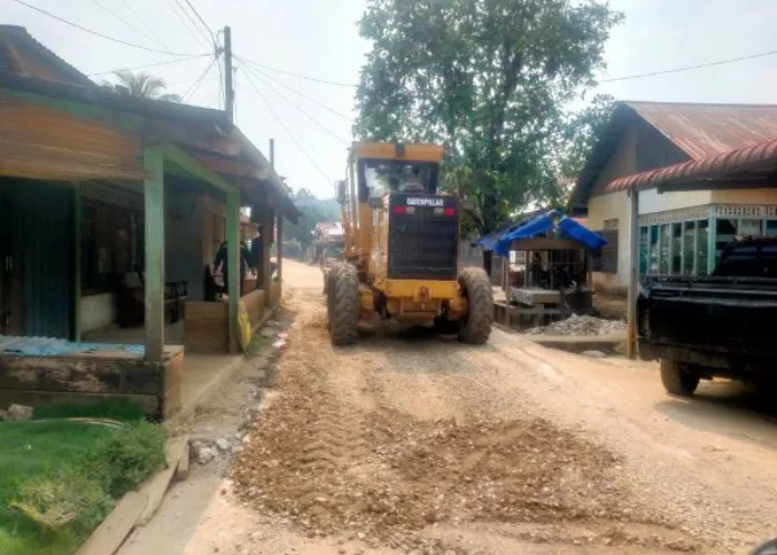 Bupati Annisa Gelontorkan Dana Pembangunan Asam Jujuhan Rp14 Miliar Lebih, Enam Proyek Sedang Berprogres, Ditargetkan Selesai Akhir Tahun