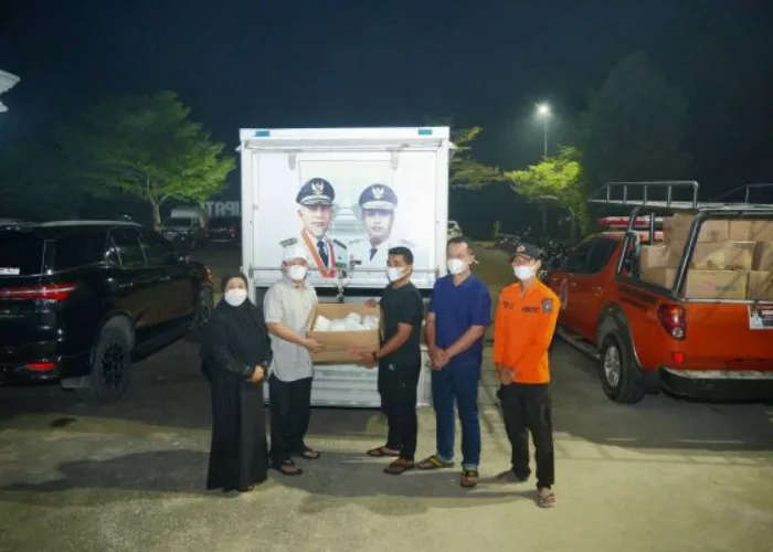 Bupati Annisa Terima 50.000 Masker dari Wagub Vasko untuk Antisipasi Dampak Kabut Asap