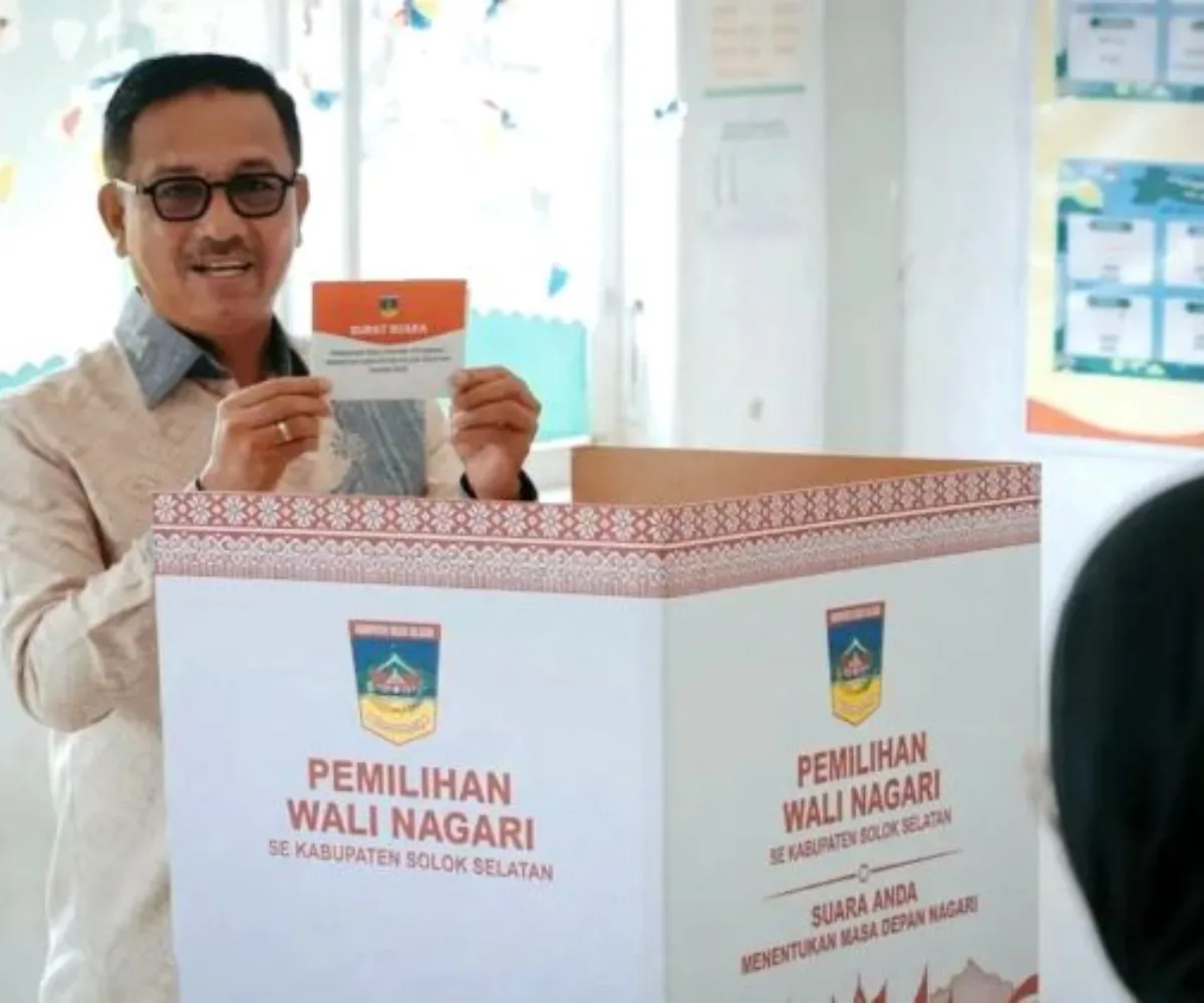 39 Nagari Tentukan Pemimpin, Bupati Khairunas Gunakan Hak Pilih pada Pilwana Serentak 2026