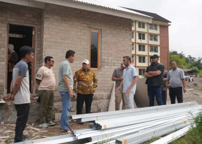 Wako Hendri Arnis Tinjau Pembangunan Huntap, 10 Unit Ditargetkan Rampung November