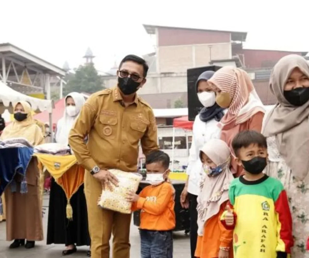 Khairunas: Tak Ada Anak Solok Selatan yang Luput dari Perhatian Pemerintah, 26.912 Stel Seragam Gratis Disiapkan