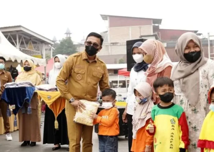 Khairunas: Tak Ada Anak Solok Selatan yang Luput dari Perhatian Pemerintah, 26.912 Stel Seragam Gratis Disiapkan