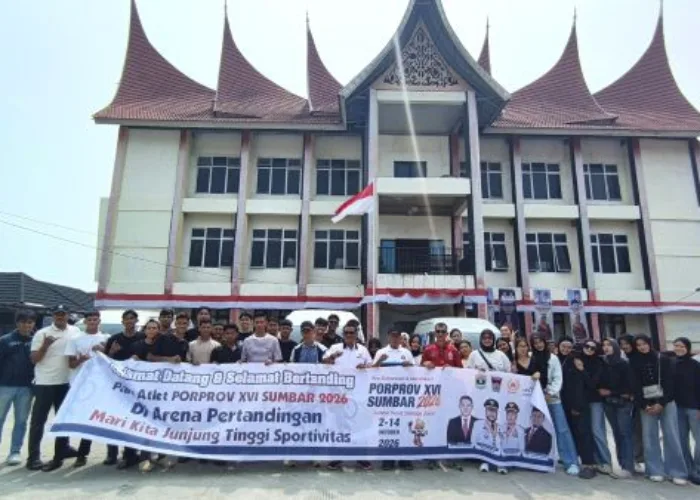 Targetkan Tiga Emas, Sekum KONI Padang Tri Putra Lepas Kontingen Bolavoli Berlaga ke Tanah Datar